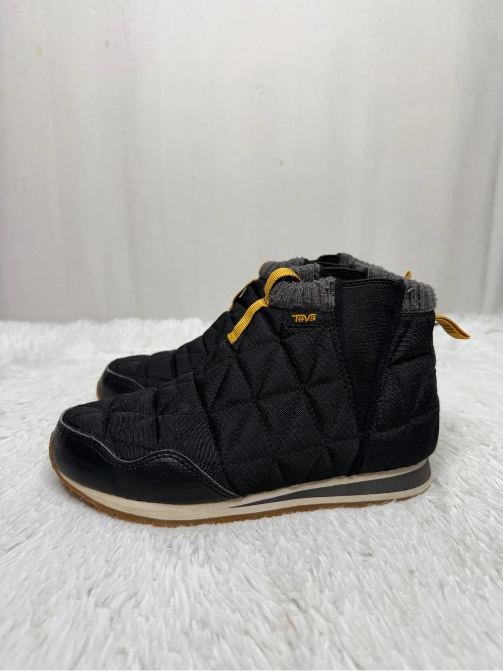 TEVA / black quitled ReEmber Mid camping booties 1123431 / 7